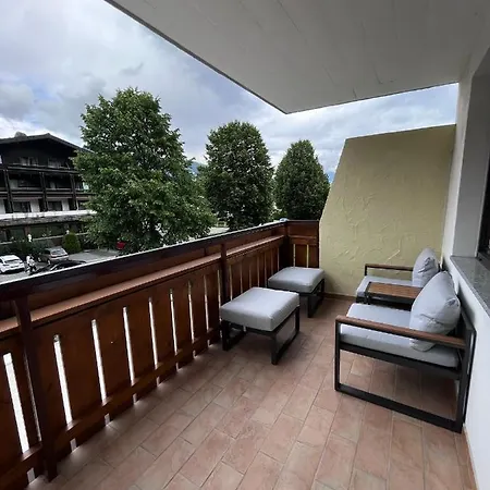 Mountain Near Bus - Walk Everywhere - Location