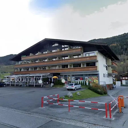 Mountain Near Bus - Walk Everywhere - Location Kaprun