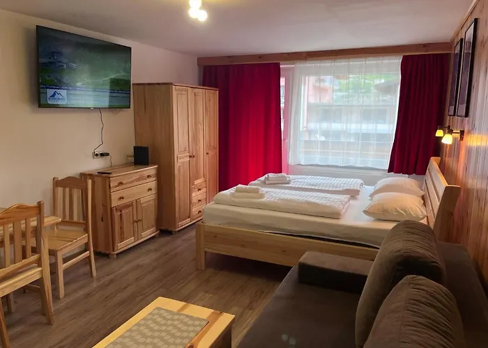 Mountain Near Bus - Walk Everywhere - Location * Kaprun