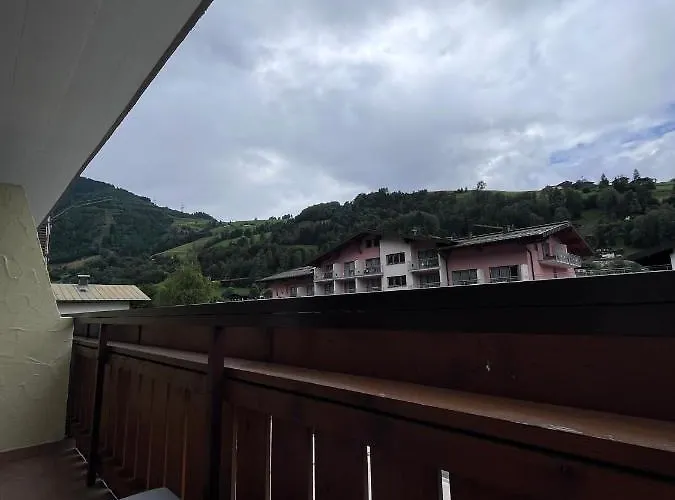 Mountain Near Bus - Walk Everywhere - Location *