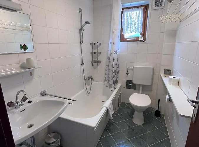 Mountain Near Bus - Walk Everywhere - Location * Kaprun